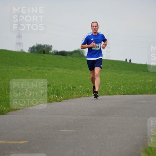 05.05.2024 - 7. Wedeler Halbmarathon Fuchs,  Jonas http://msf.ph/oto/6233434 05.05.2024 11:15:45 Laufen 98 meine-sportfotos.de