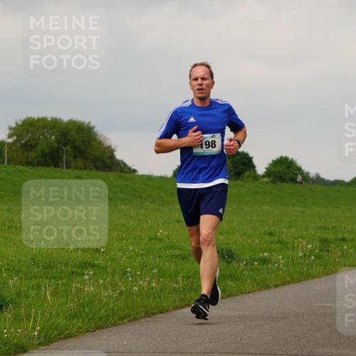 05.05.2024 - 7. Wedeler Halbmarathon Fuchs,  Jonas http://msf.ph/oto/6233452 05.05.2024 11:15:55 Laufen 198 meine-sportfotos.de