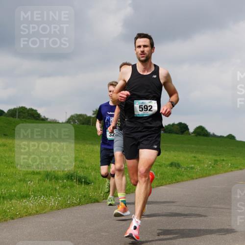 05.05.2024 - 7. Wedeler Halbmarathon Fuchs,  Jonas http://msf.ph/oto/6233526 05.05.2024 11:16:26 Laufen 32, 592 meine-sportfotos.de