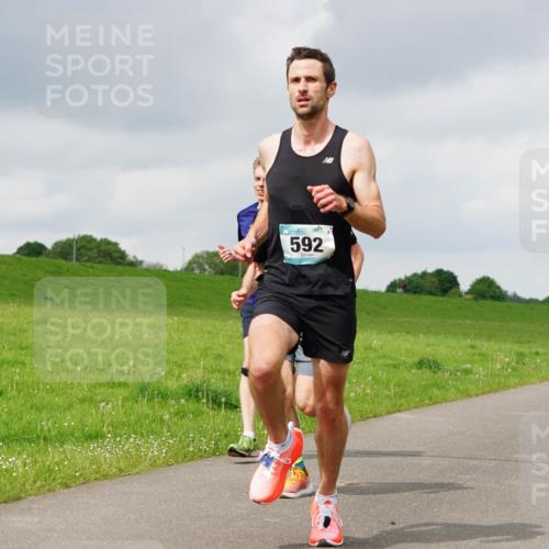 05.05.2024 - 7. Wedeler Halbmarathon Fuchs,  Jonas http://msf.ph/oto/6233528 05.05.2024 11:16:26 Laufen 592 meine-sportfotos.de