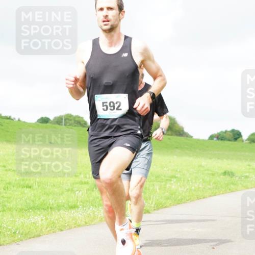 05.05.2024 - 7. Wedeler Halbmarathon Fuchs,  Jonas http://msf.ph/oto/6233532 05.05.2024 11:16:26 Laufen 592 meine-sportfotos.de