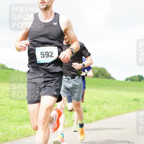 05.05.2024 - 7. Wedeler Halbmarathon Fuchs,  Jonas http://msf.ph/oto/6233534 05.05.2024 11:16:26 Laufen 100, 592 meine-sportfotos.de