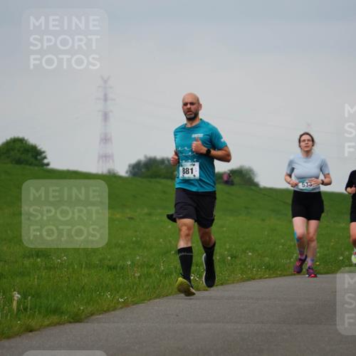 05.05.2024 - 7. Wedeler Halbmarathon Fuchs,  Jonas http://msf.ph/oto/6233549 05.05.2024 11:16:36 Laufen 881, 533, 682, 698 meine-sportfotos.de
