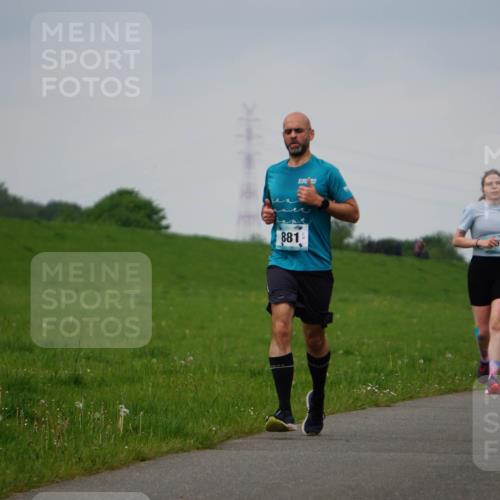 05.05.2024 - 7. Wedeler Halbmarathon Fuchs,  Jonas http://msf.ph/oto/6233558 05.05.2024 11:16:37 Laufen 881, 682 meine-sportfotos.de