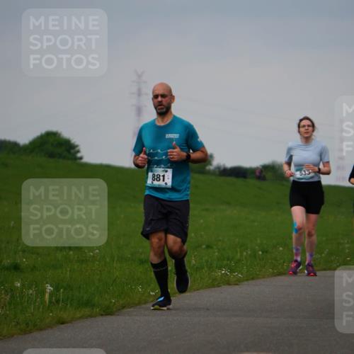 05.05.2024 - 7. Wedeler Halbmarathon Fuchs,  Jonas http://msf.ph/oto/6233560 05.05.2024 11:16:37 Laufen 881, 533, 682, 698 meine-sportfotos.de