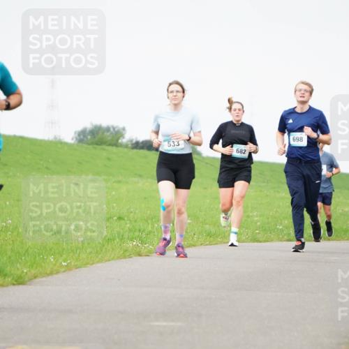 05.05.2024 - 7. Wedeler Halbmarathon Fuchs,  Jonas http://msf.ph/oto/6233575 05.05.2024 11:16:39 Laufen 881, 533, 682, 698, 901, 865, 774 meine-sportfotos.de