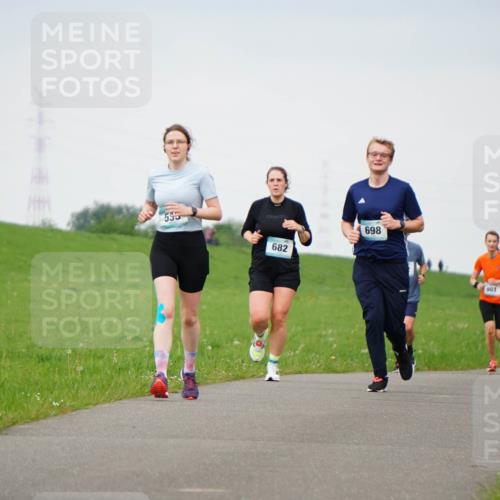 05.05.2024 - 7. Wedeler Halbmarathon Fuchs,  Jonas http://msf.ph/oto/6233580 05.05.2024 11:16:40 Laufen 682, 698, 774 meine-sportfotos.de
