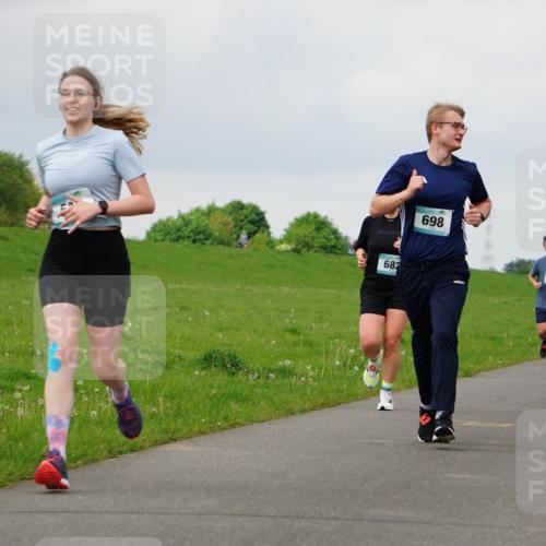 05.05.2024 - 7. Wedeler Halbmarathon Fuchs,  Jonas http://msf.ph/oto/6233619 05.05.2024 11:16:49 Laufen 682, 698, 662, 774 meine-sportfotos.de