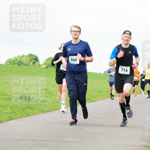 05.05.2024 - 7. Wedeler Halbmarathon Fuchs,  Jonas http://msf.ph/oto/6233620 05.05.2024 11:16:49 Laufen 698, 66, 774, 01, 776, 389 meine-sportfotos.de