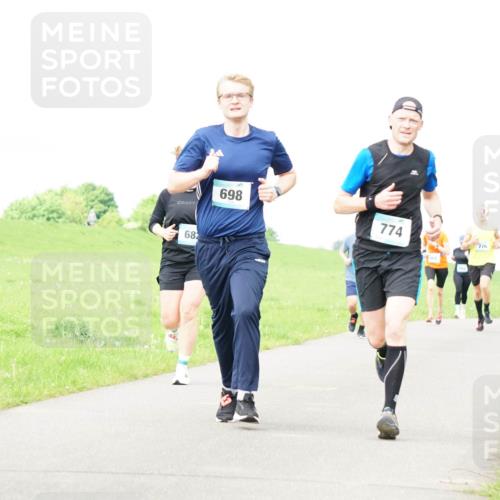 05.05.2024 - 7. Wedeler Halbmarathon Fuchs,  Jonas http://msf.ph/oto/6233622 05.05.2024 11:16:49 Laufen 698, 68, 774, 776, 389, 901 meine-sportfotos.de