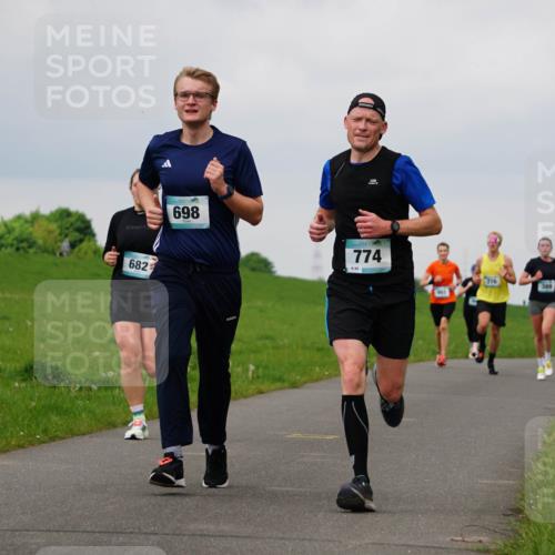 05.05.2024 - 7. Wedeler Halbmarathon Fuchs,  Jonas http://msf.ph/oto/6233626 05.05.2024 11:16:50 Laufen 698, 682, 774, 84, 776, 389 meine-sportfotos.de