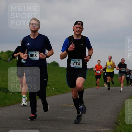 05.05.2024 - 7. Wedeler Halbmarathon Fuchs,  Jonas http://msf.ph/oto/6233628 05.05.2024 11:16:50 Laufen 698, 774, 84 meine-sportfotos.de