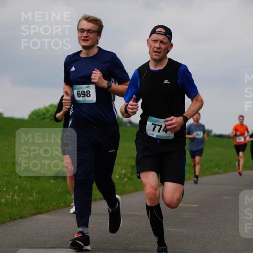 05.05.2024 - 7. Wedeler Halbmarathon Fuchs,  Jonas http://msf.ph/oto/6233635 05.05.2024 11:16:51 Laufen 698, 774 meine-sportfotos.de