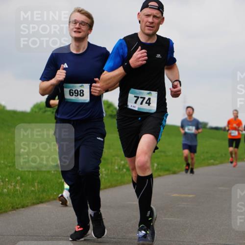 05.05.2024 - 7. Wedeler Halbmarathon Fuchs,  Jonas http://msf.ph/oto/6233637 05.05.2024 11:16:51 Laufen 698, 774, 84 meine-sportfotos.de