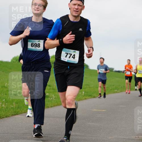 05.05.2024 - 7. Wedeler Halbmarathon Fuchs,  Jonas http://msf.ph/oto/6233638 05.05.2024 11:16:51 Laufen 698, 774, 84 meine-sportfotos.de