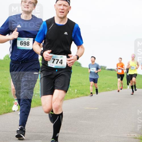 05.05.2024 - 7. Wedeler Halbmarathon Fuchs,  Jonas http://msf.ph/oto/6233639 05.05.2024 11:16:51 Laufen 698, 774, 84, 776, 389, 662 meine-sportfotos.de