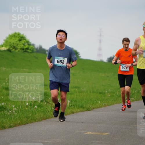 05.05.2024 - 7. Wedeler Halbmarathon Fuchs,  Jonas http://msf.ph/oto/6233652 05.05.2024 11:16:53 Laufen 662, 90, 77, 389 meine-sportfotos.de