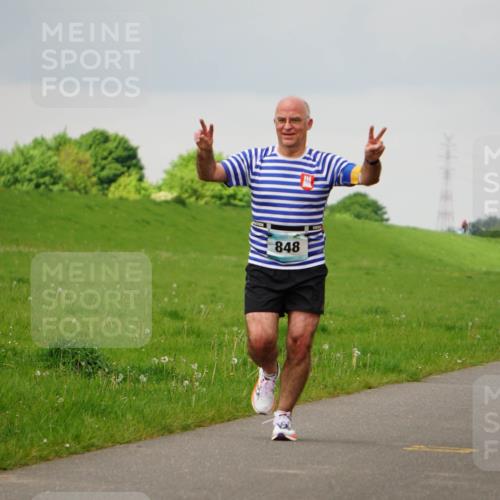 05.05.2024 - 7. Wedeler Halbmarathon Fuchs,  Jonas http://msf.ph/oto/6233782 05.05.2024 11:17:19 Laufen 848 meine-sportfotos.de
