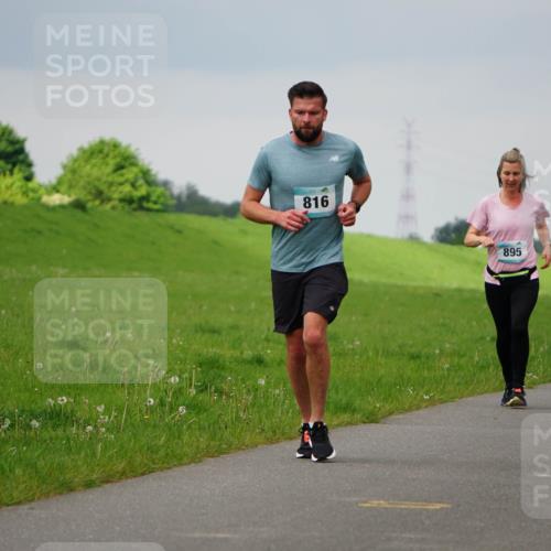 05.05.2024 - 7. Wedeler Halbmarathon Fuchs,  Jonas http://msf.ph/oto/6233818 05.05.2024 11:17:26 Laufen 816, 895 meine-sportfotos.de