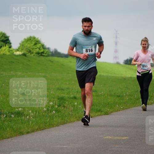 05.05.2024 - 7. Wedeler Halbmarathon Fuchs,  Jonas http://msf.ph/oto/6233819 05.05.2024 11:17:27 Laufen 816, 895 meine-sportfotos.de