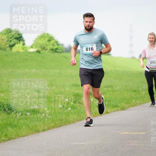 05.05.2024 - 7. Wedeler Halbmarathon Fuchs,  Jonas http://msf.ph/oto/6233824 05.05.2024 11:17:27 Laufen 816, 895 meine-sportfotos.de