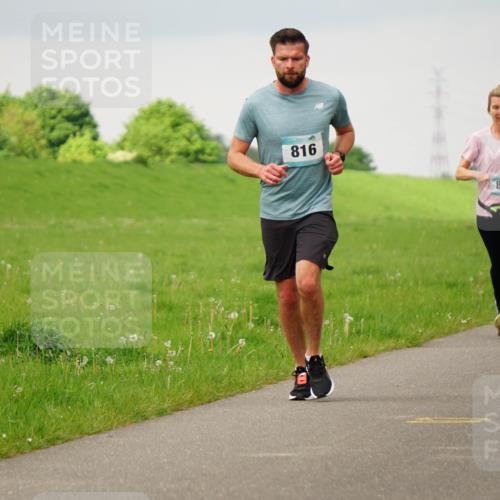 05.05.2024 - 7. Wedeler Halbmarathon Fuchs,  Jonas http://msf.ph/oto/6233826 05.05.2024 11:17:27 Laufen 816, 895 meine-sportfotos.de