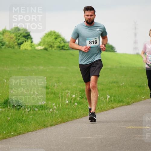 05.05.2024 - 7. Wedeler Halbmarathon Fuchs,  Jonas http://msf.ph/oto/6233827 05.05.2024 11:17:27 Laufen 816, 895 meine-sportfotos.de