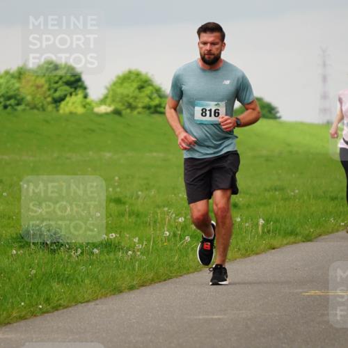 05.05.2024 - 7. Wedeler Halbmarathon Fuchs,  Jonas http://msf.ph/oto/6233829 05.05.2024 11:17:27 Laufen 816, 895 meine-sportfotos.de