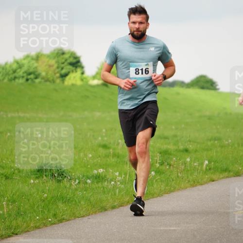 05.05.2024 - 7. Wedeler Halbmarathon Fuchs,  Jonas http://msf.ph/oto/6233836 05.05.2024 11:17:28 Laufen 816, 895 meine-sportfotos.de
