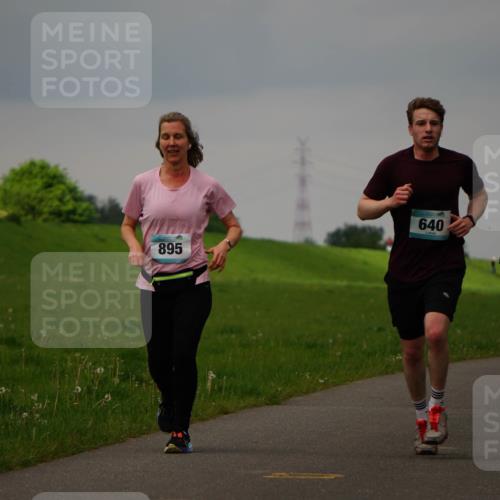 05.05.2024 - 7. Wedeler Halbmarathon Fuchs,  Jonas http://msf.ph/oto/6233842 05.05.2024 11:17:30 Laufen 640, 895, 639, 840 meine-sportfotos.de