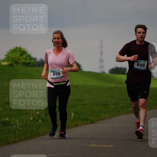 05.05.2024 - 7. Wedeler Halbmarathon Fuchs,  Jonas http://msf.ph/oto/6233843 05.05.2024 11:17:31 Laufen 895, 640, 639 meine-sportfotos.de