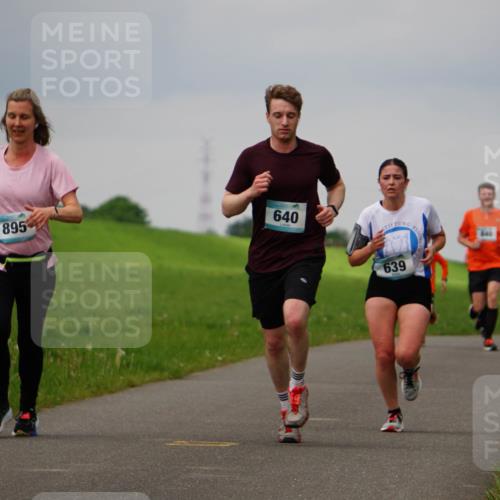 05.05.2024 - 7. Wedeler Halbmarathon Fuchs,  Jonas http://msf.ph/oto/6233850 05.05.2024 11:17:31 Laufen 895, 640, 639, 840 meine-sportfotos.de