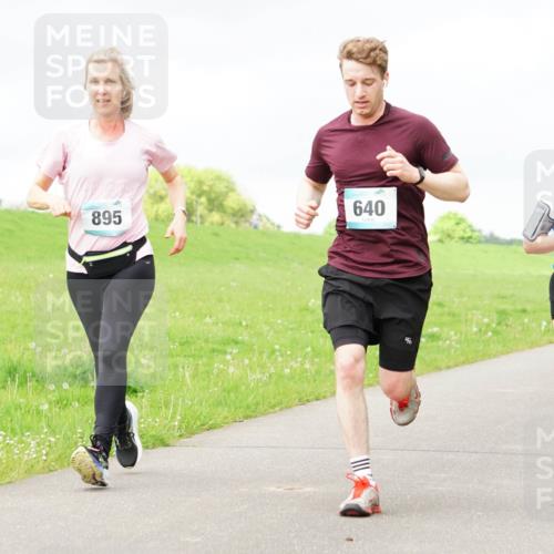 05.05.2024 - 7. Wedeler Halbmarathon Fuchs,  Jonas http://msf.ph/oto/6233870 05.05.2024 11:17:35 Laufen 895, 640, 639 meine-sportfotos.de