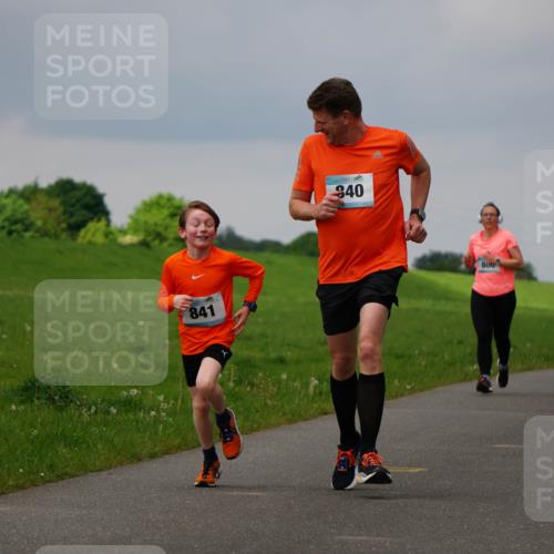 05.05.2024 - 7. Wedeler Halbmarathon Fuchs,  Jonas http://msf.ph/oto/6233880 05.05.2024 11:17:40 Laufen 841, 940, 800, 681, 59 meine-sportfotos.de