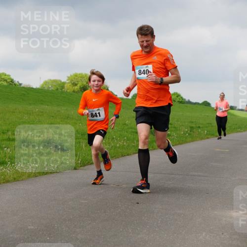 05.05.2024 - 7. Wedeler Halbmarathon Fuchs,  Jonas http://msf.ph/oto/6233898 05.05.2024 11:17:43 Laufen 841, 840, 681 meine-sportfotos.de