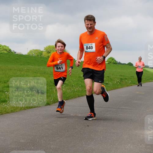 05.05.2024 - 7. Wedeler Halbmarathon Fuchs,  Jonas http://msf.ph/oto/6233899 05.05.2024 11:17:43 Laufen 841, 840 meine-sportfotos.de