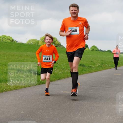 05.05.2024 - 7. Wedeler Halbmarathon Fuchs,  Jonas http://msf.ph/oto/6233901 05.05.2024 11:17:43 Laufen 841, 840, 681 meine-sportfotos.de