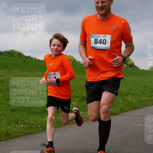 05.05.2024 - 7. Wedeler Halbmarathon Fuchs,  Jonas http://msf.ph/oto/6233906 05.05.2024 11:17:44 Laufen 840 meine-sportfotos.de