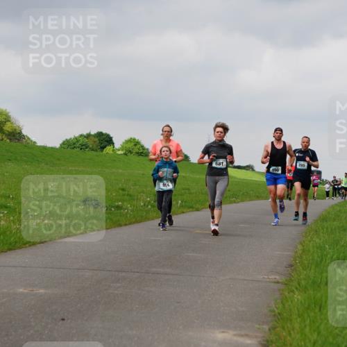 05.05.2024 - 7. Wedeler Halbmarathon Fuchs,  Jonas http://msf.ph/oto/6233909 05.05.2024 11:17:46 Laufen 914, 681, 590, 285 meine-sportfotos.de