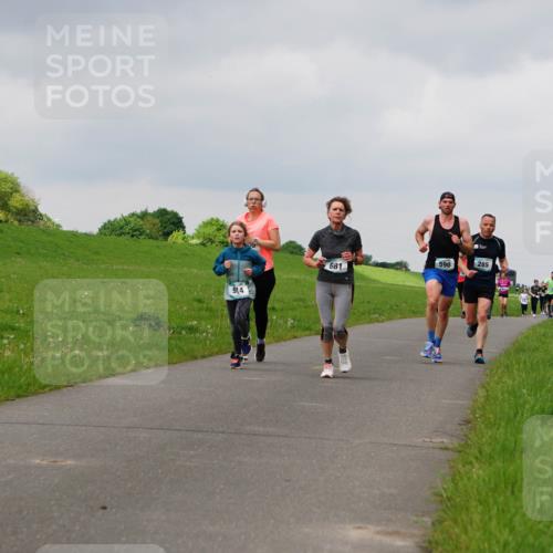 05.05.2024 - 7. Wedeler Halbmarathon Fuchs,  Jonas http://msf.ph/oto/6233914 05.05.2024 11:17:46 Laufen 914, 681, 590, 285 meine-sportfotos.de