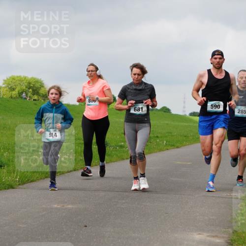 05.05.2024 - 7. Wedeler Halbmarathon Fuchs,  Jonas http://msf.ph/oto/6233917 05.05.2024 11:17:49 Laufen 914, 800, 590, 681, 285 meine-sportfotos.de