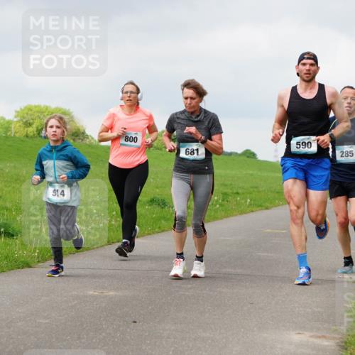 05.05.2024 - 7. Wedeler Halbmarathon Fuchs,  Jonas http://msf.ph/oto/6233921 05.05.2024 11:17:49 Laufen 914, 800, 590, 681, 285 meine-sportfotos.de