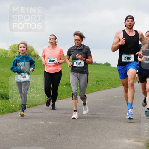05.05.2024 - 7. Wedeler Halbmarathon Fuchs,  Jonas http://msf.ph/oto/6233923 05.05.2024 11:17:50 Laufen 914, 800, 681, 590, 285 meine-sportfotos.de
