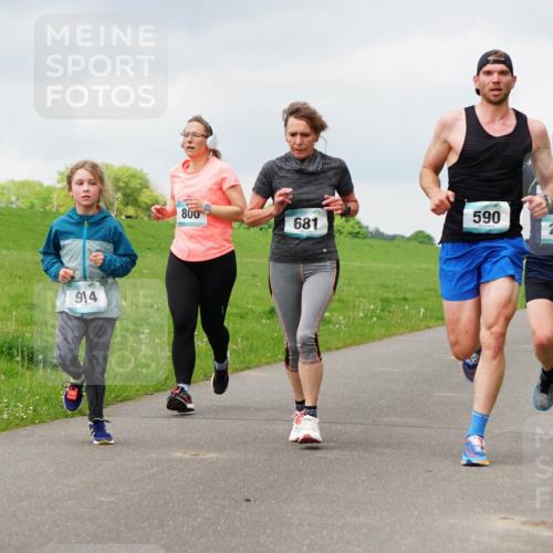 05.05.2024 - 7. Wedeler Halbmarathon Fuchs,  Jonas http://msf.ph/oto/6233925 05.05.2024 11:17:50 Laufen 914, 800, 590, 681, 285 meine-sportfotos.de