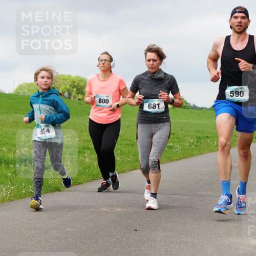 05.05.2024 - 7. Wedeler Halbmarathon Fuchs,  Jonas http://msf.ph/oto/6233927 05.05.2024 11:17:50 Laufen 914, 800, 590, 28, 681 meine-sportfotos.de