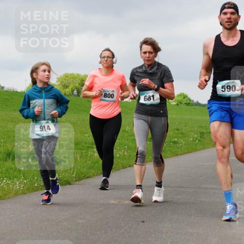 05.05.2024 - 7. Wedeler Halbmarathon Fuchs,  Jonas http://msf.ph/oto/6233929 05.05.2024 11:17:50 Laufen 914, 800, 590, 681, 285 meine-sportfotos.de