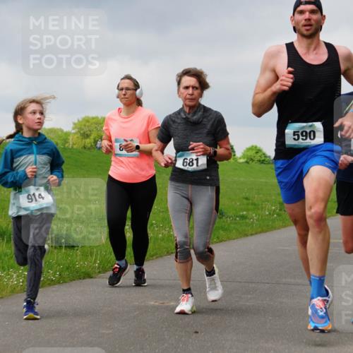 05.05.2024 - 7. Wedeler Halbmarathon Fuchs,  Jonas http://msf.ph/oto/6233931 05.05.2024 11:17:50 Laufen 681, 914, 590, 285 meine-sportfotos.de