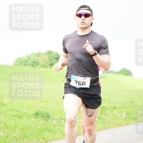 05.05.2024 - 7. Wedeler Halbmarathon Fuchs,  Jonas http://msf.ph/oto/6234016 05.05.2024 11:18:07 Laufen 992 meine-sportfotos.de
