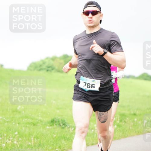 05.05.2024 - 7. Wedeler Halbmarathon Fuchs,  Jonas http://msf.ph/oto/6234017 05.05.2024 11:18:07 Laufen 99 meine-sportfotos.de