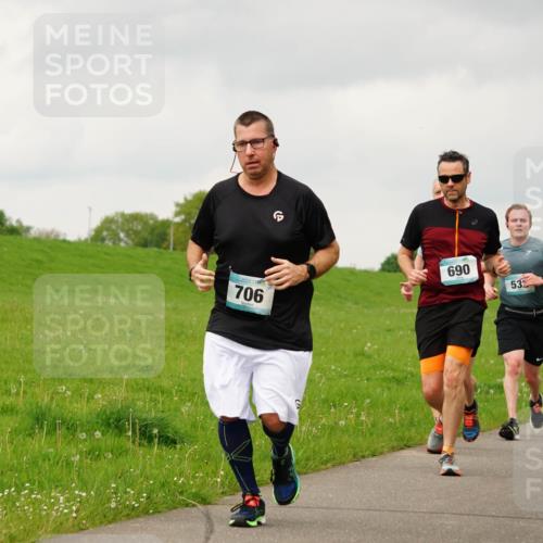 05.05.2024 - 7. Wedeler Halbmarathon Fuchs,  Jonas http://msf.ph/oto/6234170 05.05.2024 11:18:44 Laufen 706, 690, 532 meine-sportfotos.de